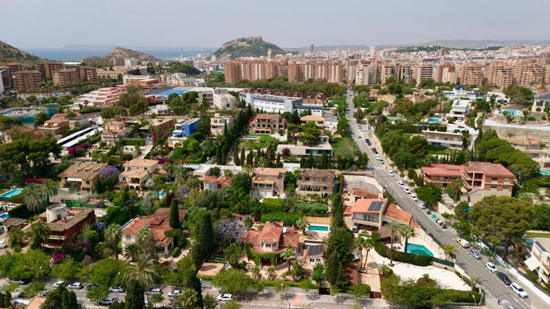 6 Cuarto Villa en venta