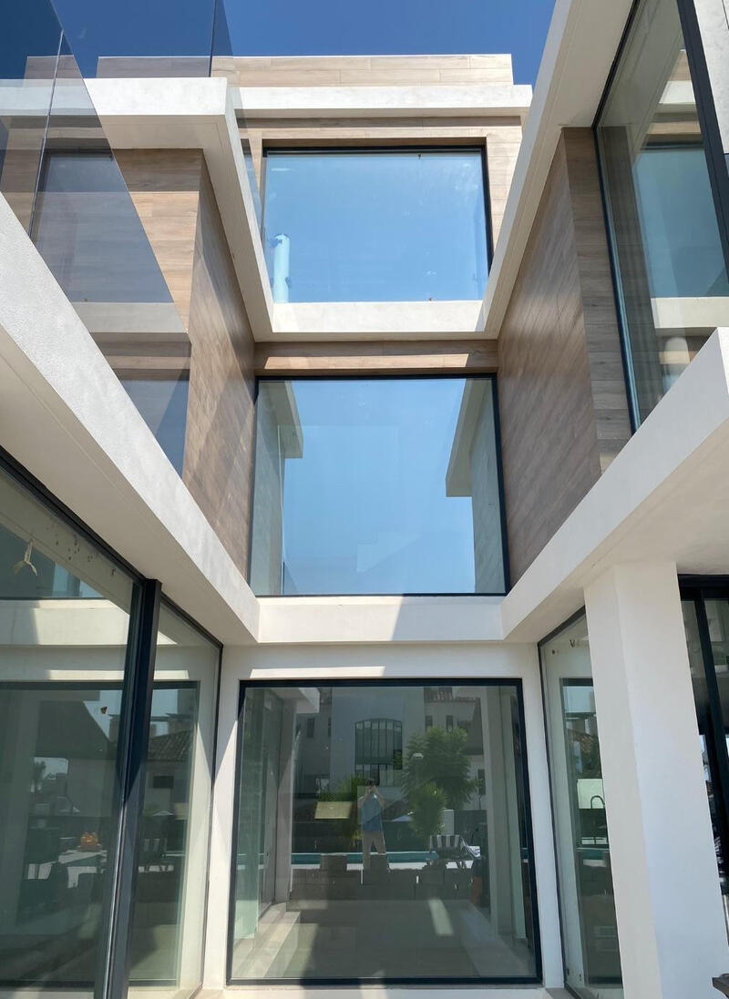 6 slaapkamer Villa Te koop 6 slaapkamer Villa Te koop