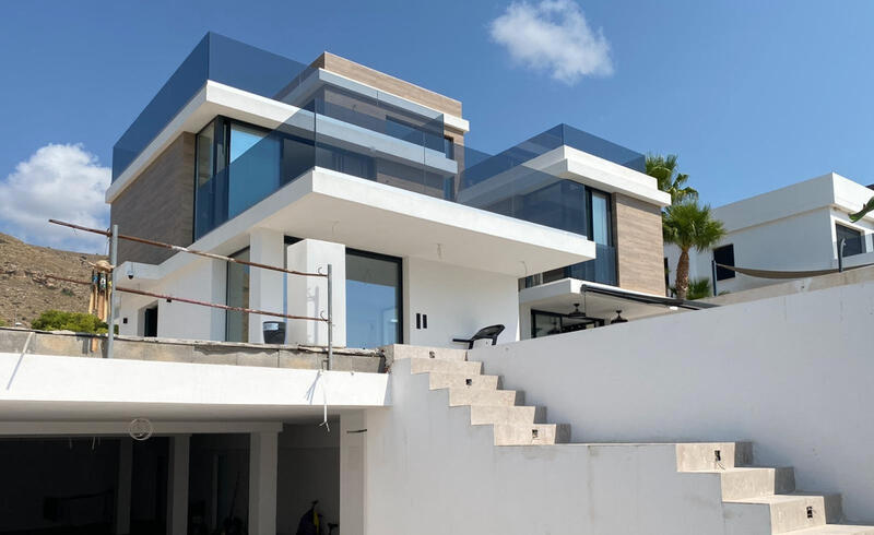 6 slaapkamer Villa Te koop 6 slaapkamer Villa Te koop