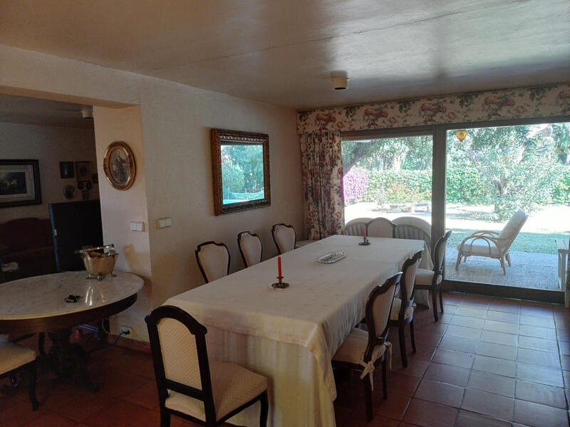 6 bedroom Villa for sale