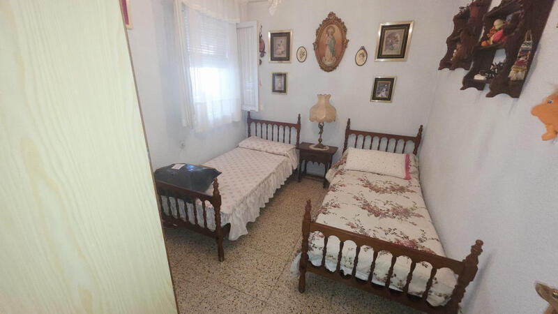 4 bedroom Apartment for sale