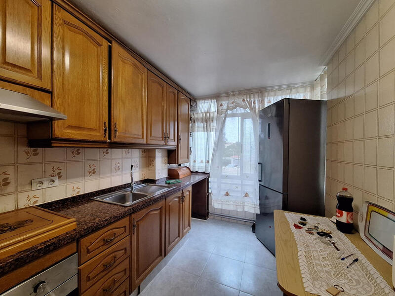 4 bedroom Apartment for sale