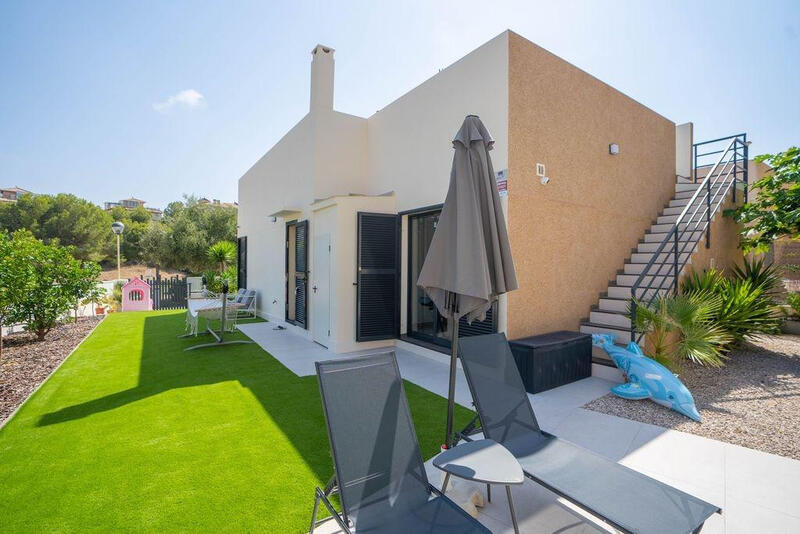 Villa til salgs i La Zenia, Alicante