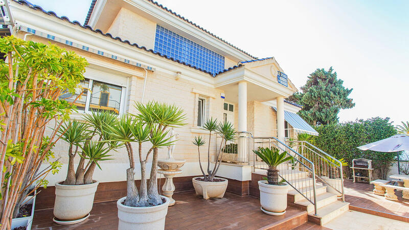 5 bedroom Villa for sale