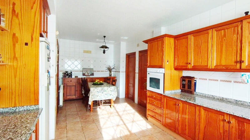 6 bedroom Villa for sale