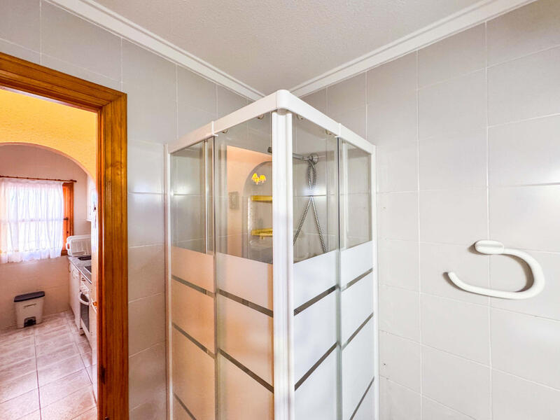 2 slaapkamer Gezinswoning Te koop 2 slaapkamer Gezinswoning Te koop