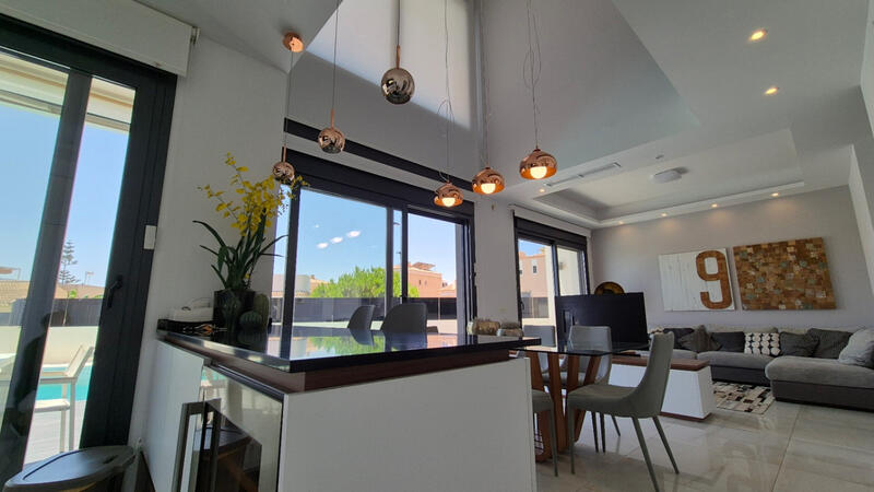 4 спальная комната вилла продается