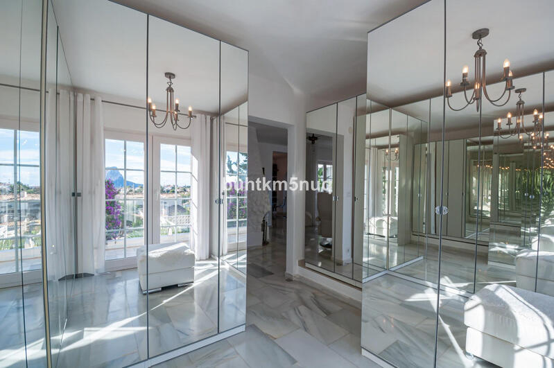 4 slaapkamer Villa Te koop 4 slaapkamer Villa Te koop