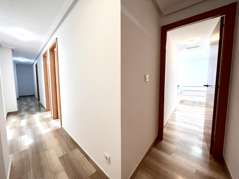 4 bedroom Apartment for sale