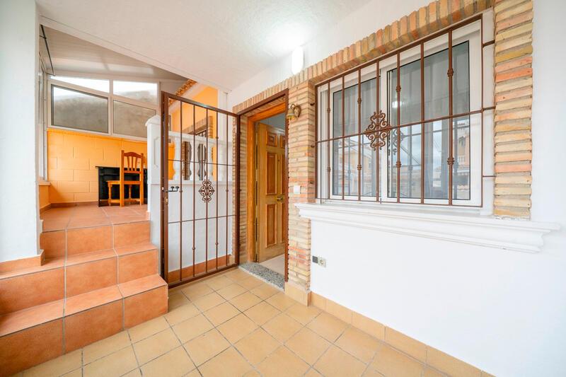 2 slaapkamer Gezinswoning Te koop