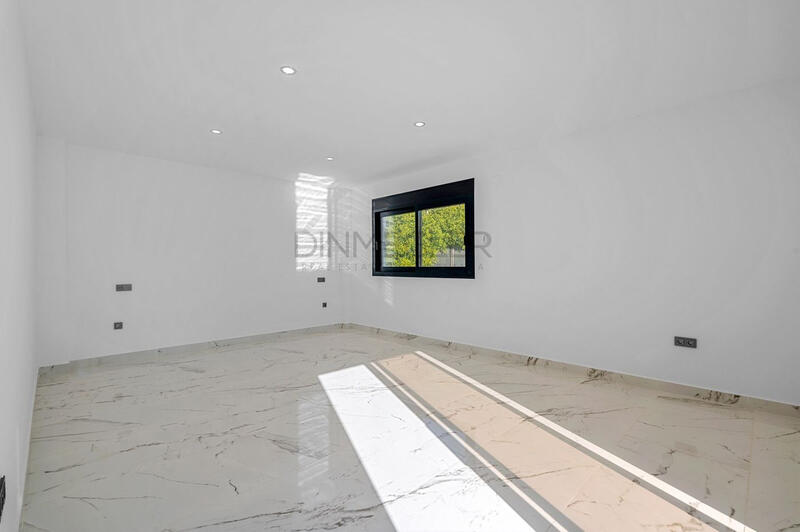 4 Cuarto Villa en venta