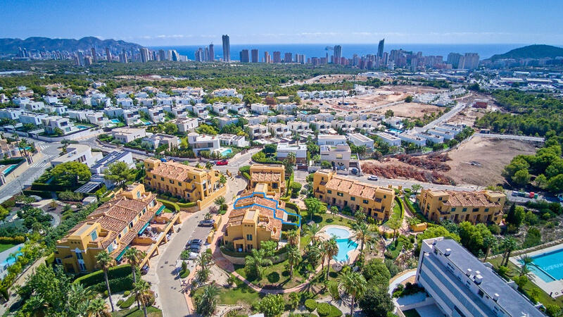 3 спальная комната городская тюрьма продается