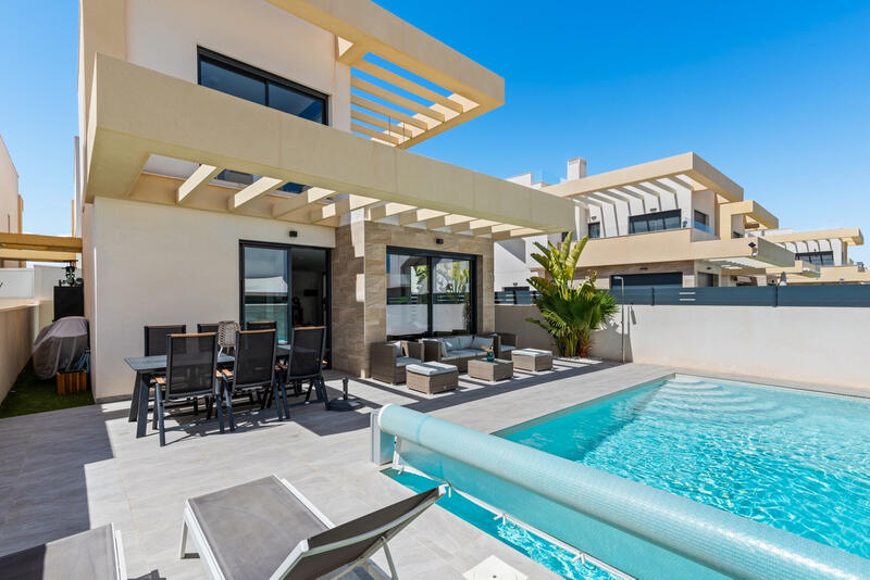 3 Cuarto Villa en venta