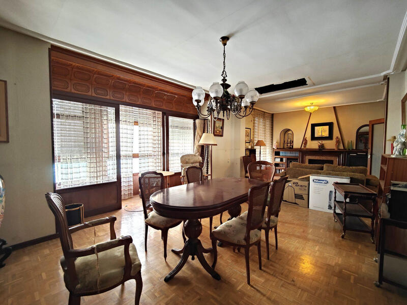 5 bedroom Apartment for sale