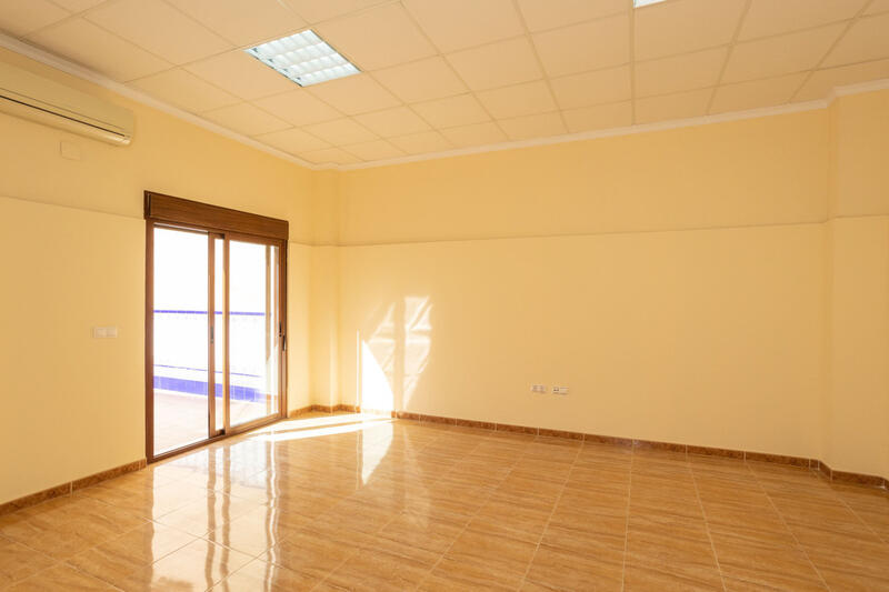 4 bedroom Townhouse for sale