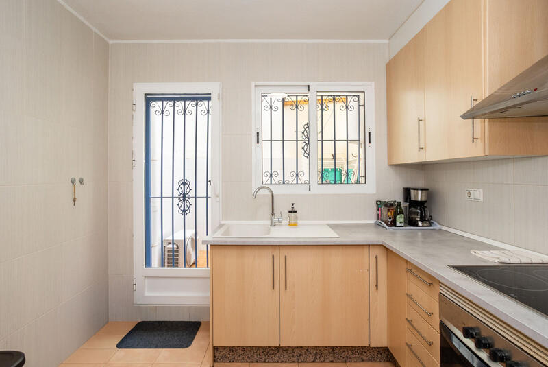 3 спальная комната городская тюрьма продается