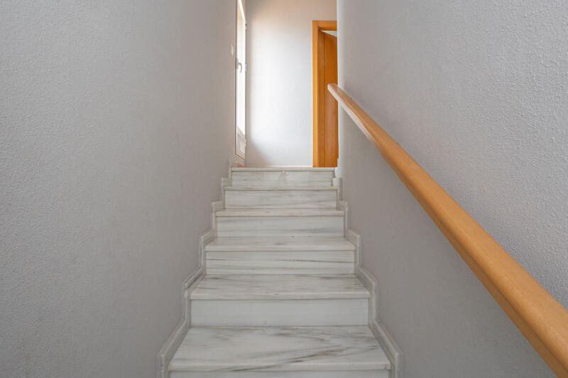 3 спальная комната городская тюрьма продается