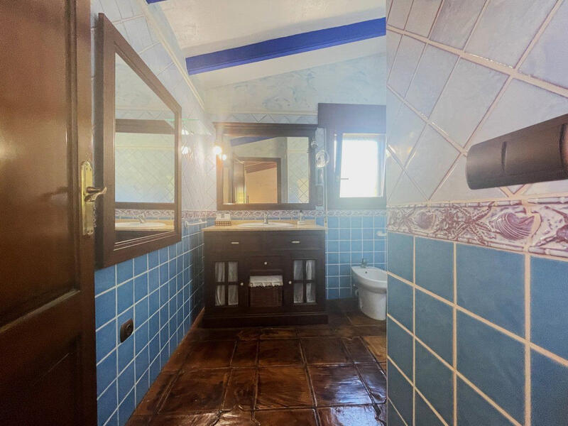 4 bedroom Country House for sale