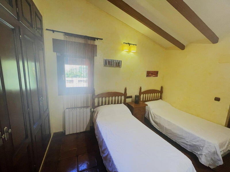 4 bedroom Country House for sale