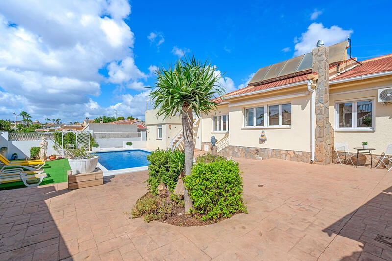 7 спальная комната вилла продается