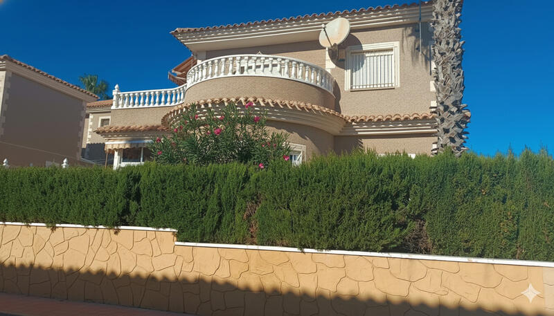 Villa for sale in Los Altos, Alicante