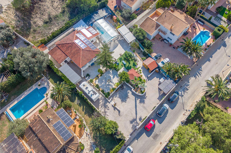 4 спальная комната вилла продается