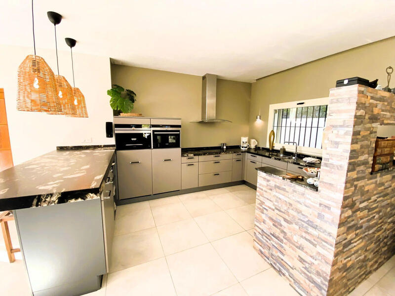 5 bedroom Villa for sale