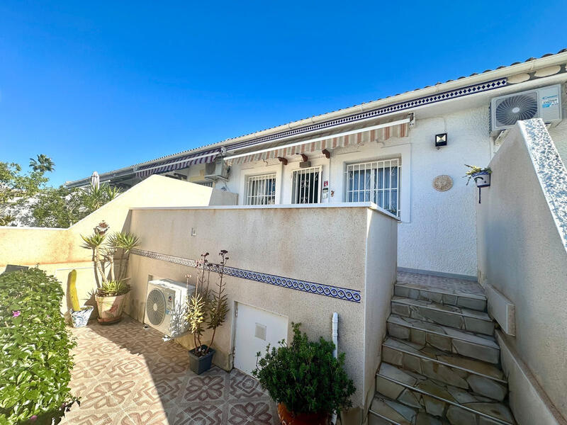 2 bedroom Townhouse for sale