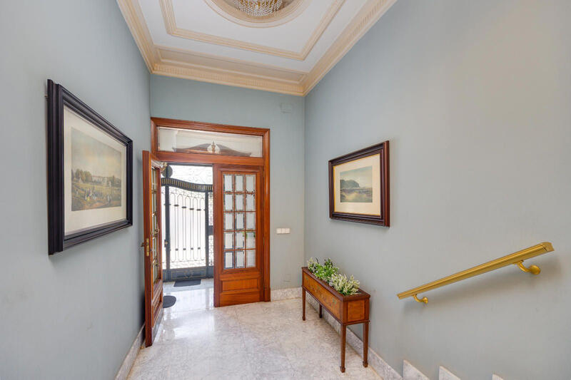 12 bedroom Villa for sale