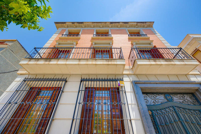 12 bedroom Villa for sale