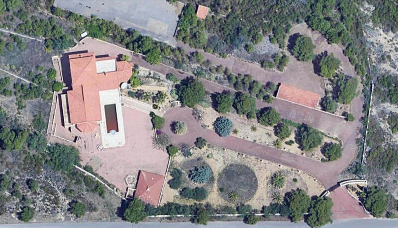 10 soveværelse Landsted til salg