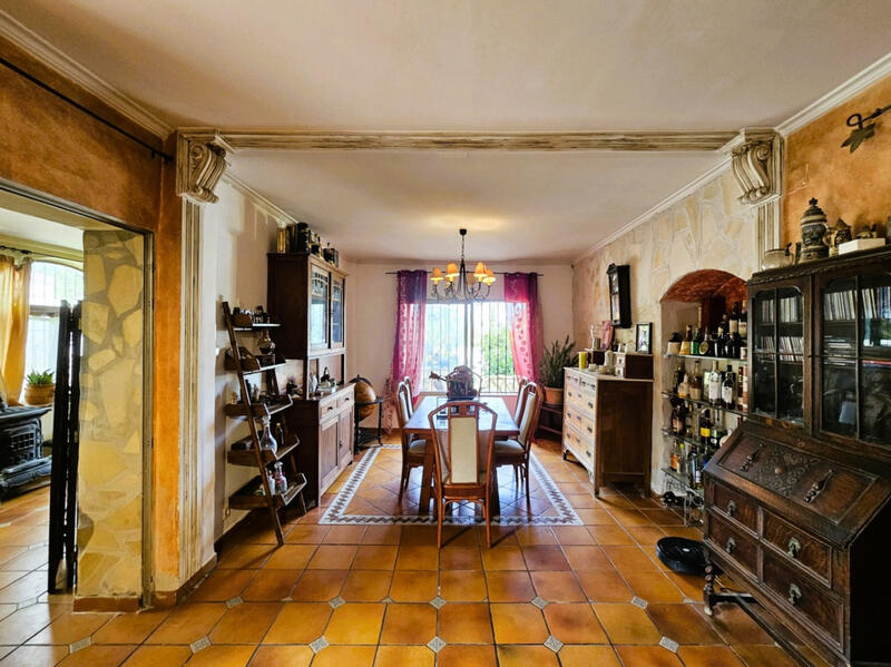 6 bedroom Villa for sale