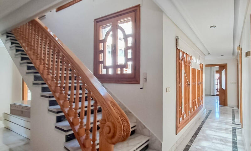 6 bedroom Apartment for sale