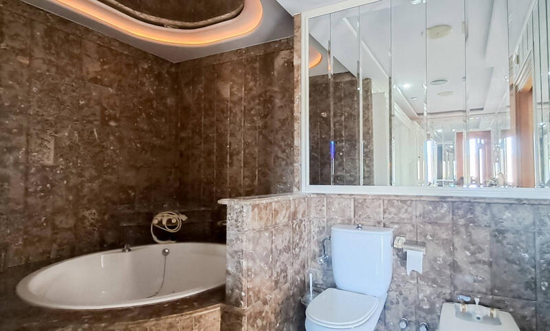 6 bedroom Apartment for sale