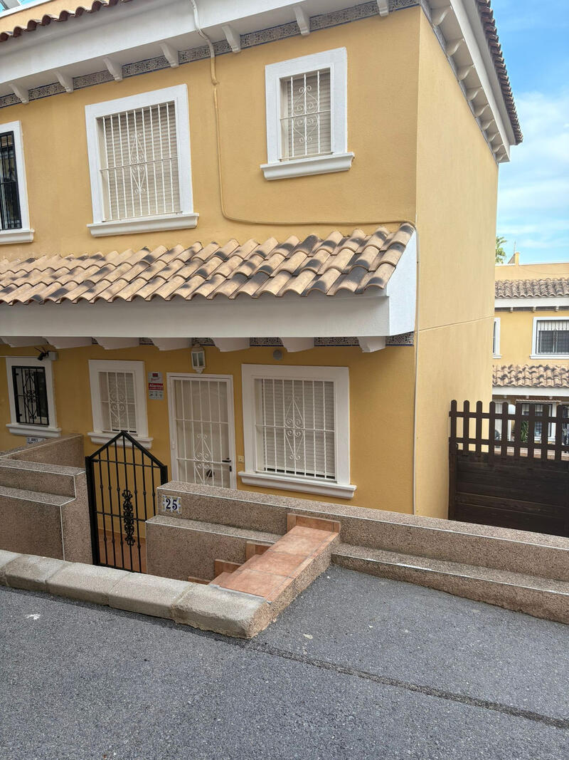 2 bedroom Townhouse for sale