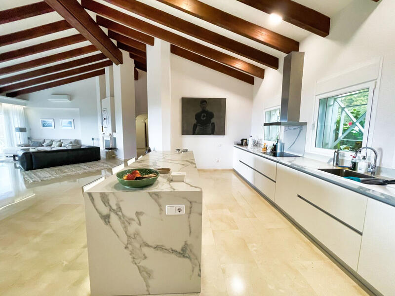 8 спальная комната вилла продается