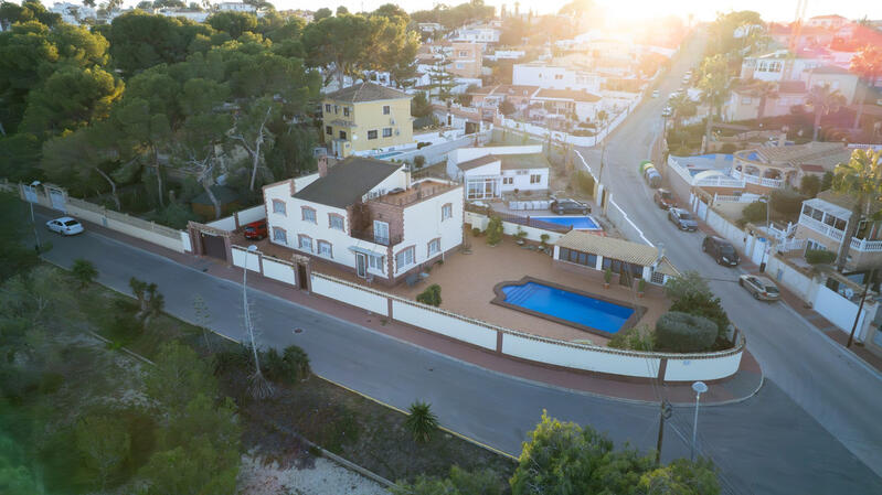 Villa til salg i Los Balcones, Alicante