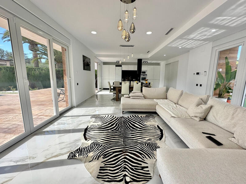 Villa for sale in Salinetas de Petrel, Alicante