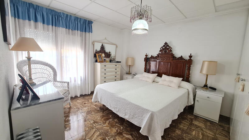 4 Schlafzimmer Stadthaus zu verkaufen