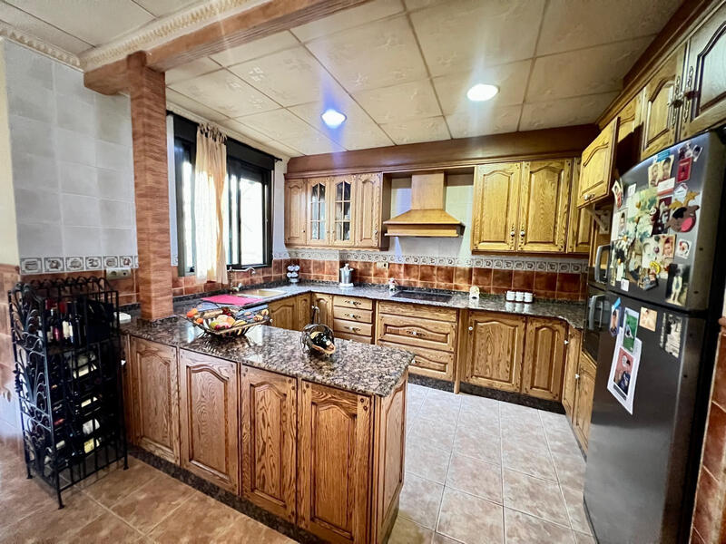 Townhouse for sale in Pinoso, Alicante