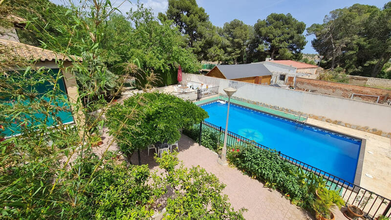 8 soverom Herregård til salgs