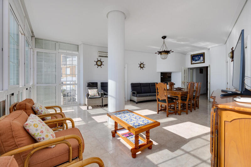 4 bedroom Apartment for sale