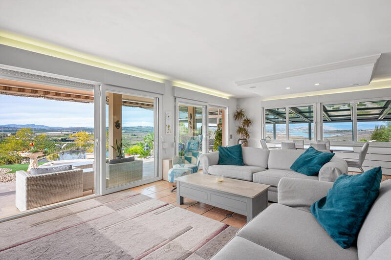 4 slaapkamer Landhuis Te koop 4 slaapkamer Landhuis Te koop