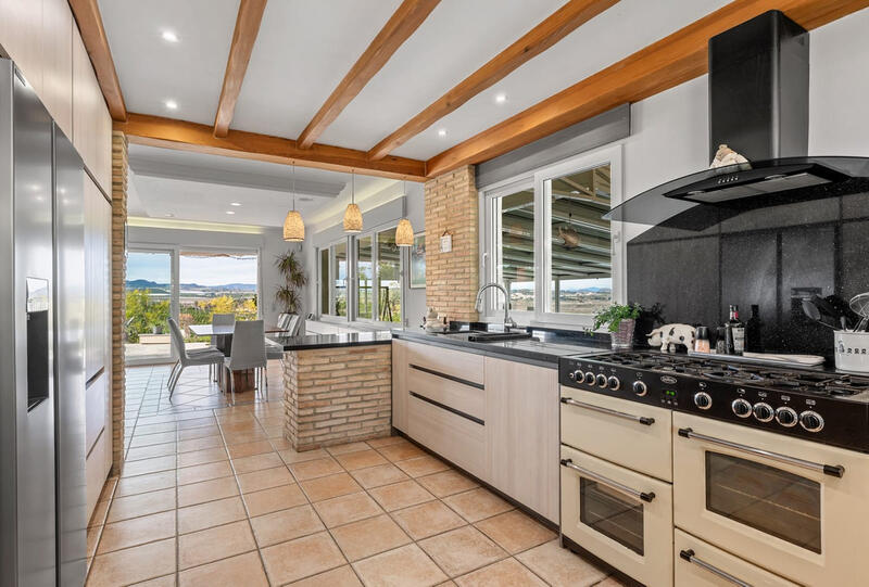 4 slaapkamer Landhuis Te koop 4 slaapkamer Landhuis Te koop