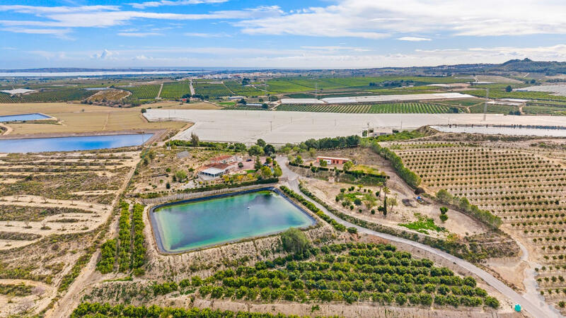 4 slaapkamer Landhuis Te koop 4 slaapkamer Landhuis Te koop