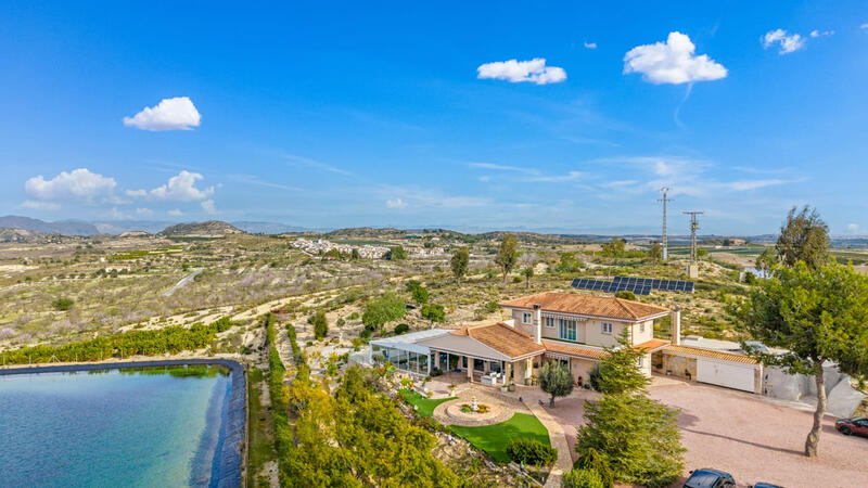 4 slaapkamer Landhuis Te koop 4 slaapkamer Landhuis Te koop