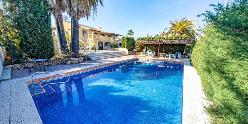 Villa for sale in La Nucia, Alicante