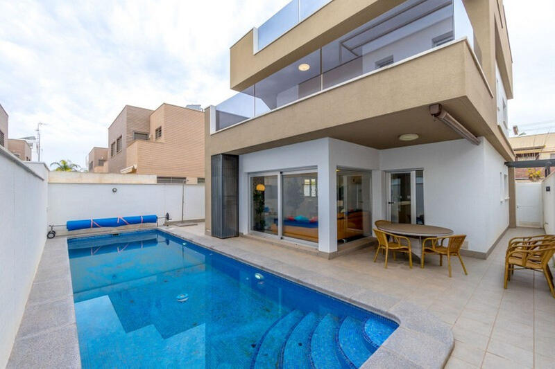 Villa for sale in Pilar de la Horadada, Alicante