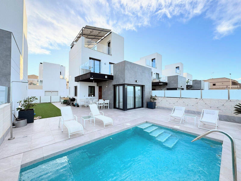 Villa til salg i Los Balcones, Alicante