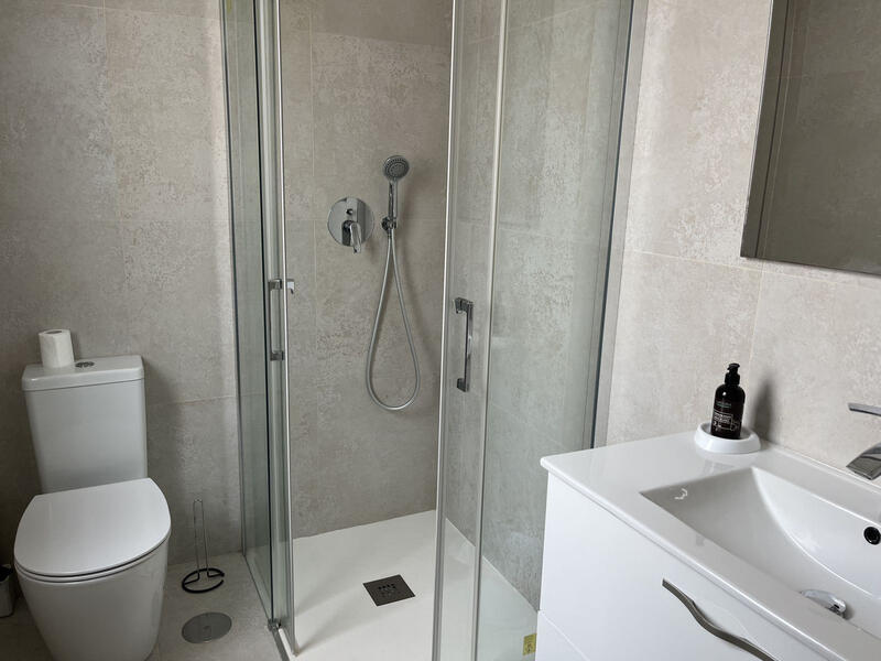 3 спальная комната городская тюрьма продается